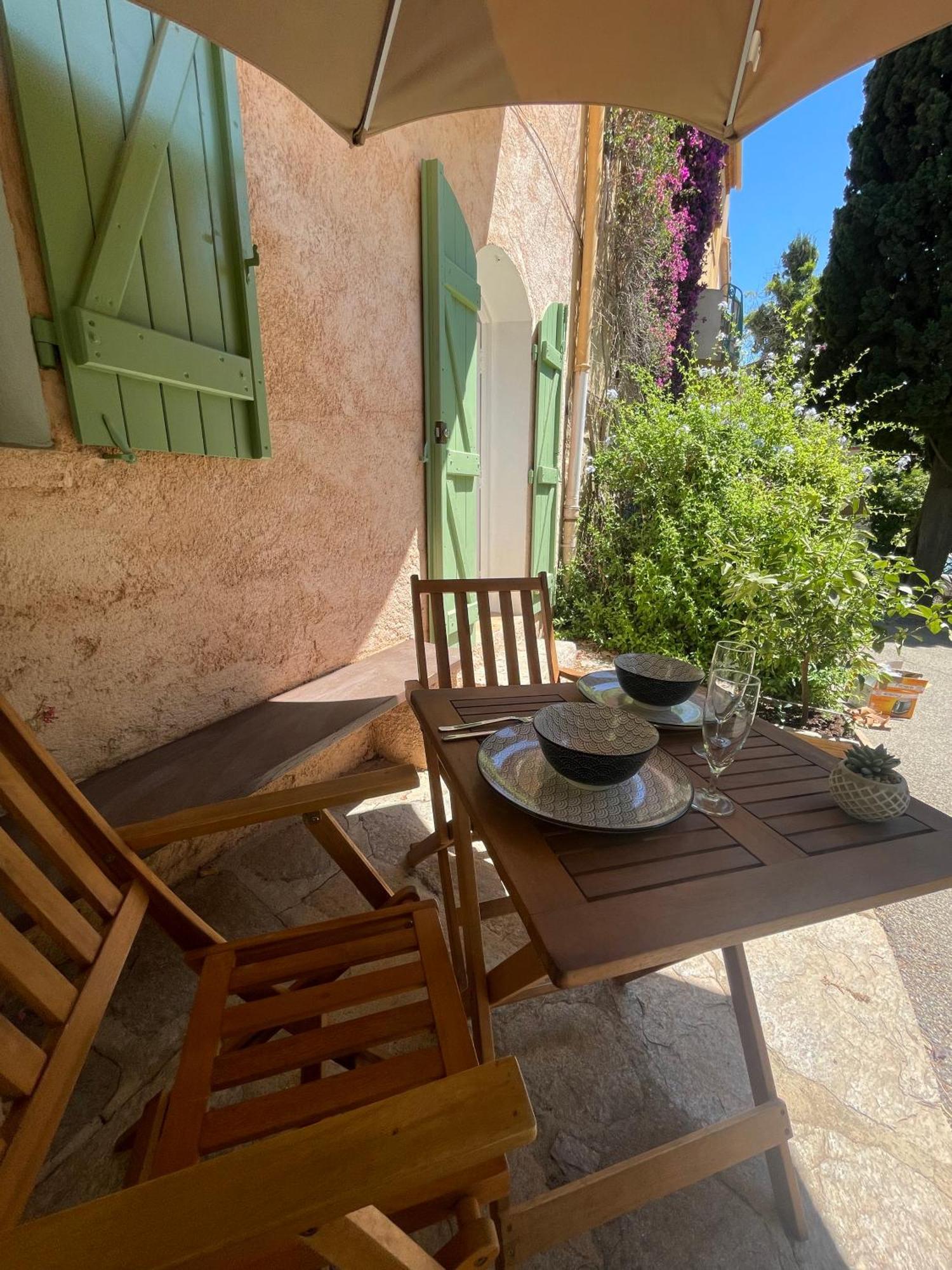 Cosy Studio - Place Du Figuier Bormes-les-Mimosas Exterior foto